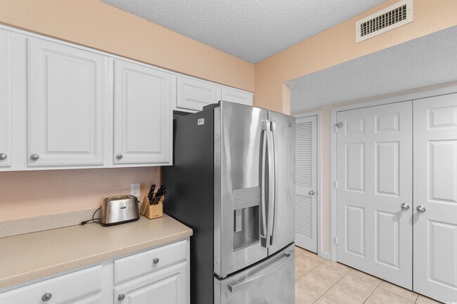 Building Photo - 1003 S Ocean Blvd