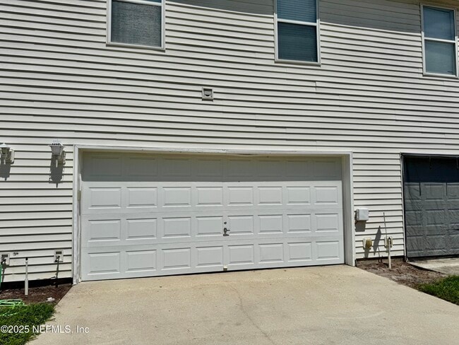 Building Photo - 450 Sherwood Oaks Dr