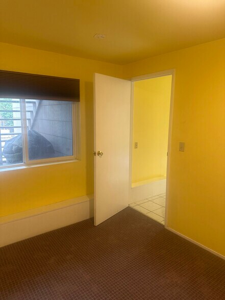 Building Photo - 433 Point Lobos Ave