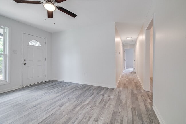 Building Photo - 925 Staley Ave