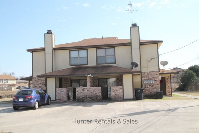Building Photo - Comfortable Two-Story Townhouse