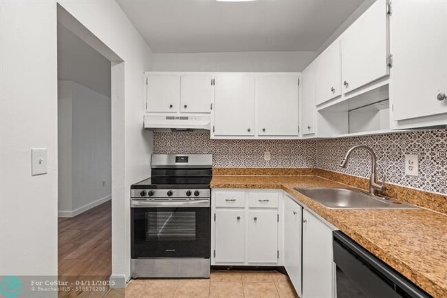 Building Photo - 7831 SW 56th St