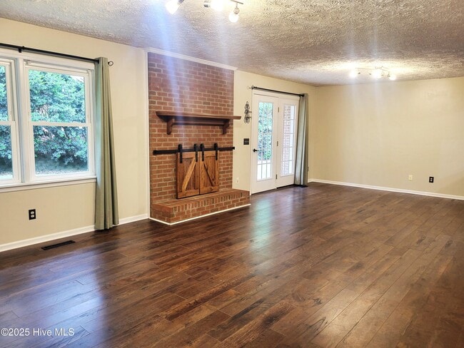 Building Photo - 316 Stornoway Dr