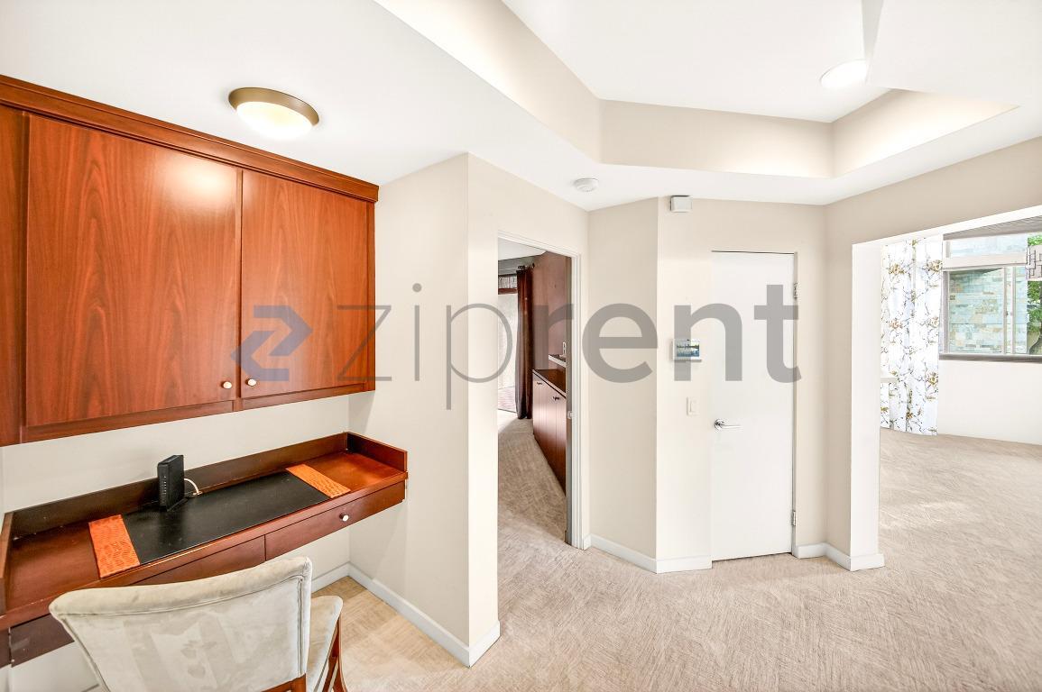 Building Photo - 1010 E Palm Canyon Dr