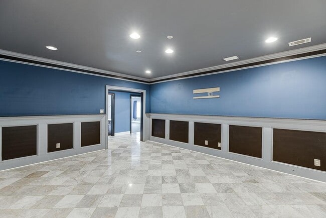 Building Photo - 940 Chateau Forest Rd