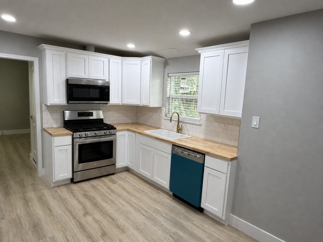 Building Photo - 146 Redrock Dr