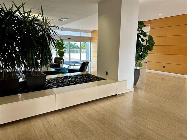 Building Photo - 881 Ocean Dr