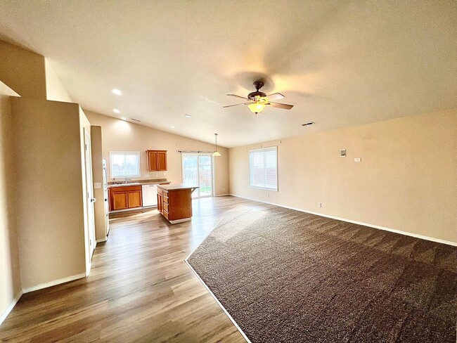 Building Photo - Pristine 3Bed-2Bath Home For Rent Near Rd ...