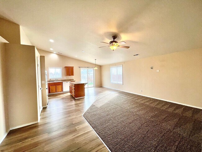 Building Photo - Pristine 3Bed-2Bath Home For Rent Near Rd 68!!!