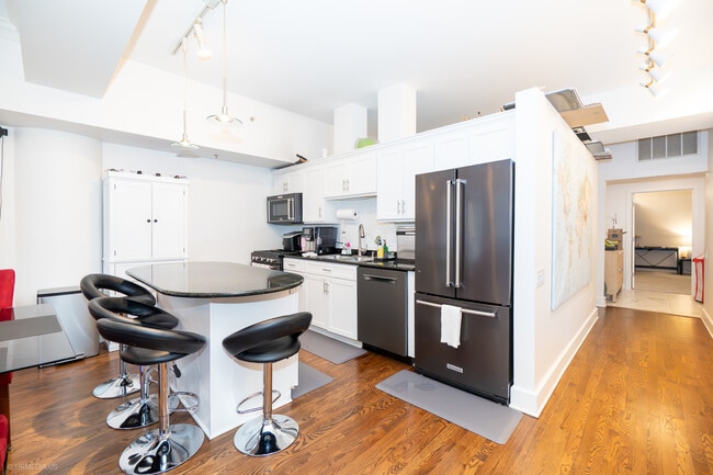 Building Photo - 165 N Canal St