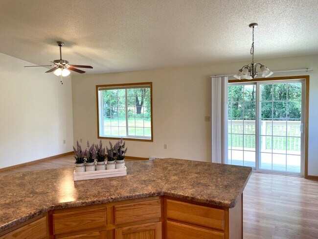 Building Photo - 1900 Crooked Ave