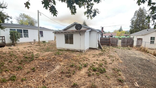 Building Photo - 577 NW T St