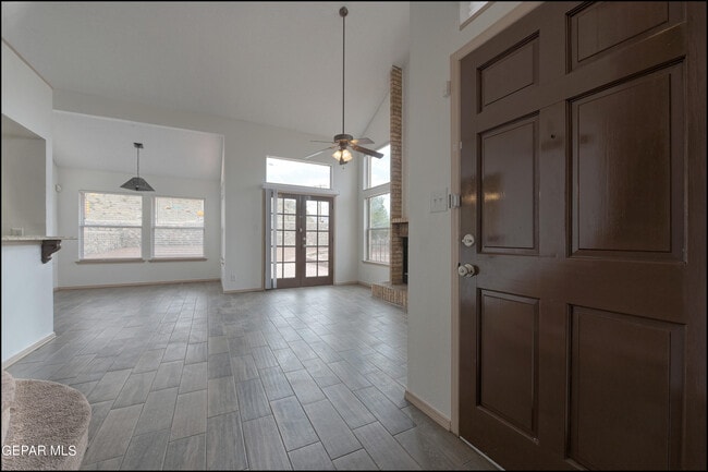Building Photo - 894 Melville Ln