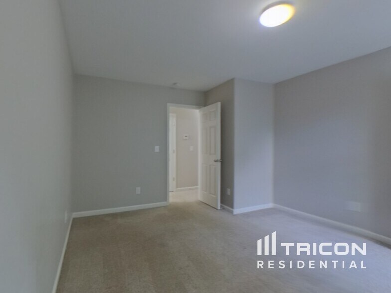 Building Photo - 287 Stonewood Crossing Dr