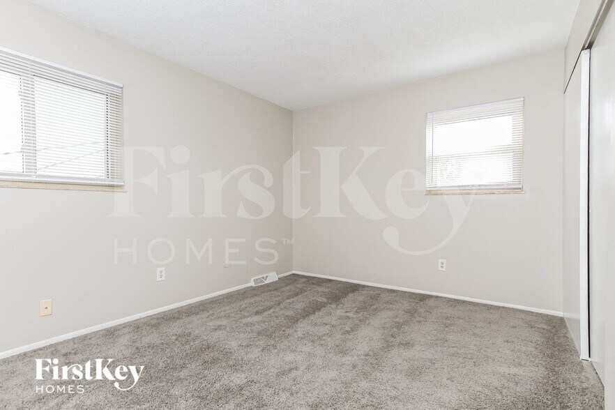 Building Photo - 811 Baker Ct