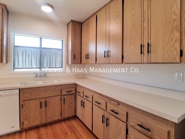 Building Photo - 3312 San Anseline Ave