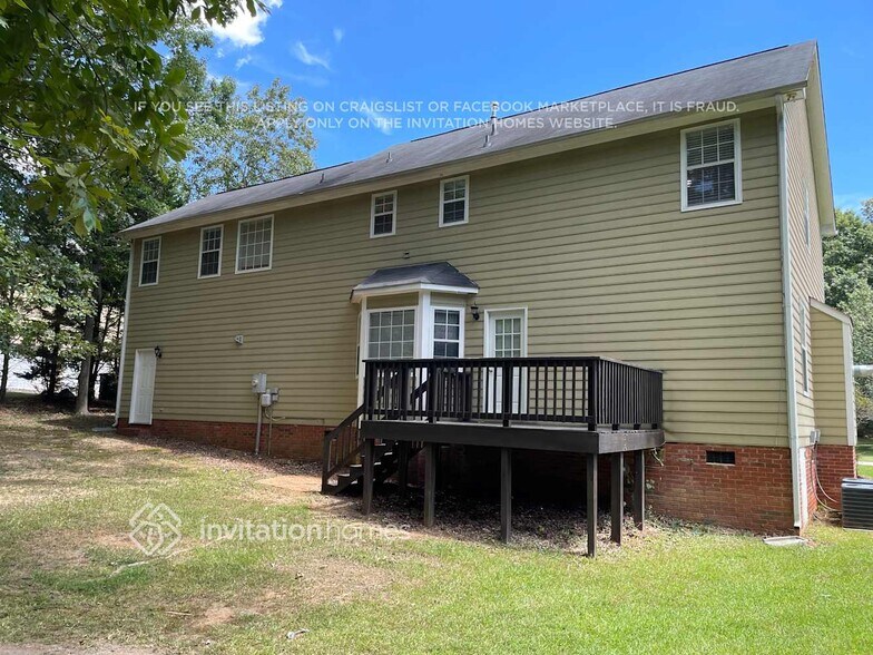 Building Photo - 2244 Redwood Dr