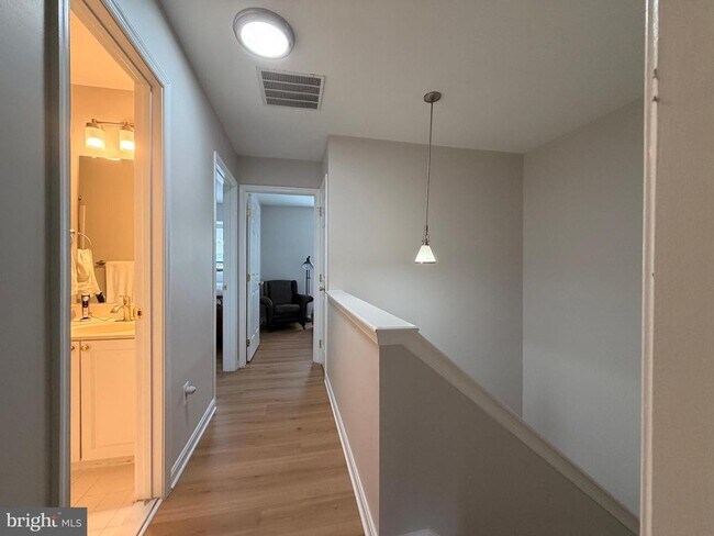 Building Photo - 20382 Farmgate Terrace