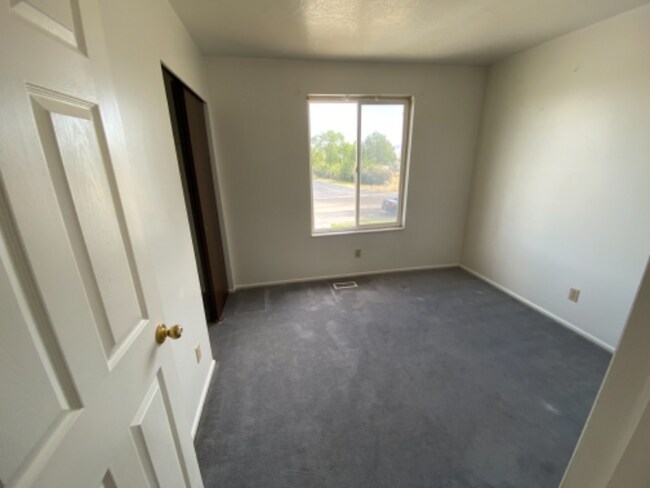 Building Photo - 521 W 400 N