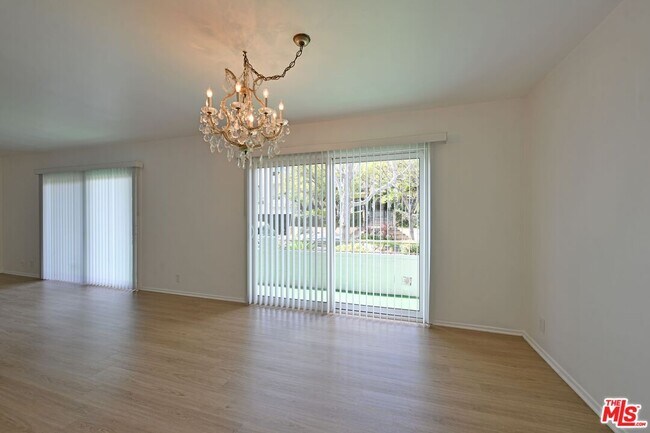Building Photo - 1128 Rexford Dr