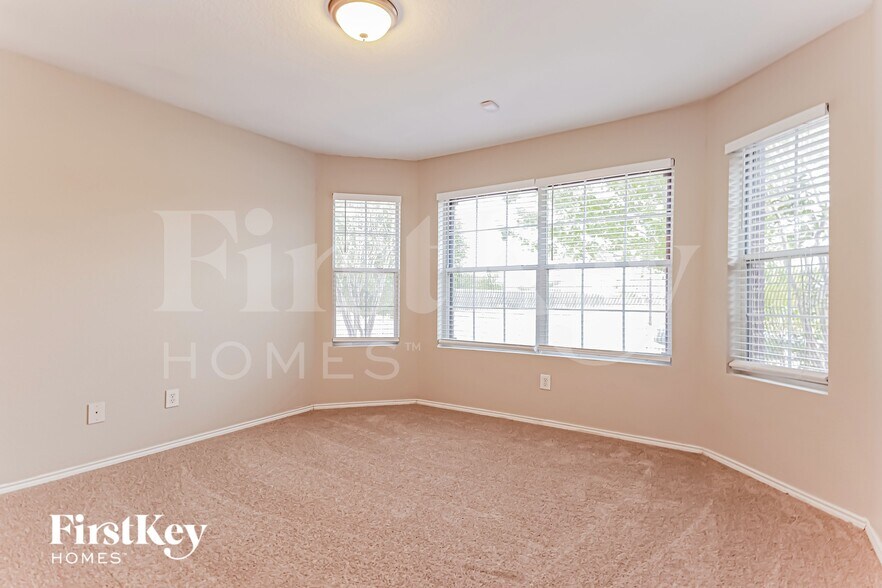Building Photo - 229 Silver Spur Dr