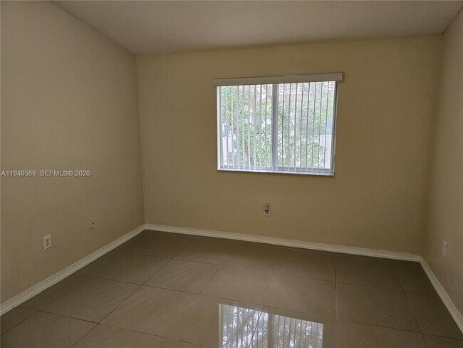 Building Photo - 2911 SE 13th Ave