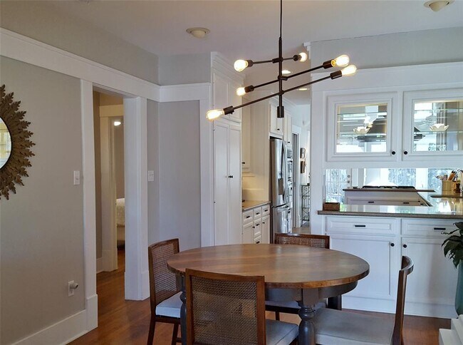 Building Photo - 1018 Highland St