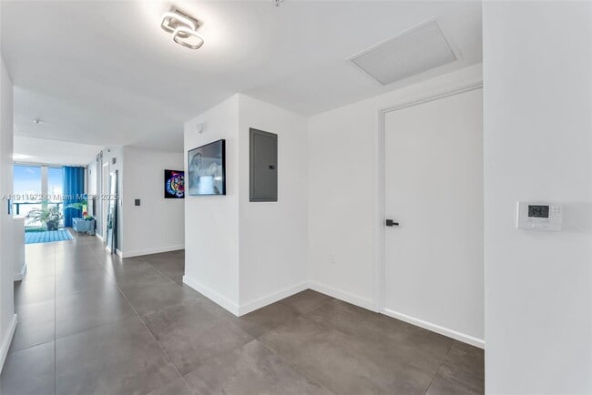 Building Photo - 300 Sunny Isles Blvd