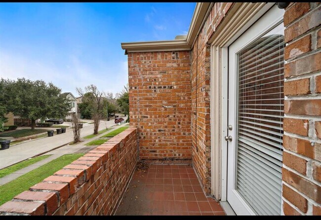 Building Photo - 1631 Castle Ct