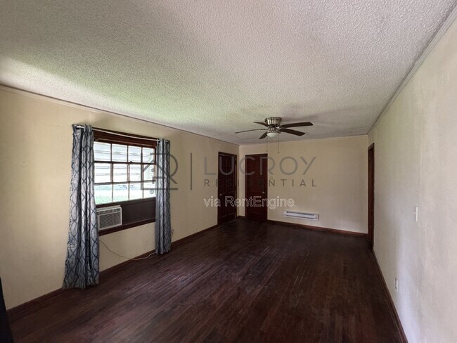 Building Photo - 3148 Sylvester Dr