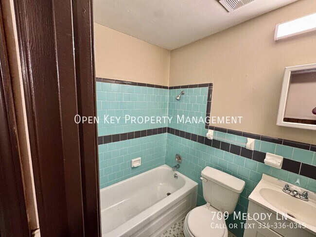 Building Photo - 709 Melody Ln