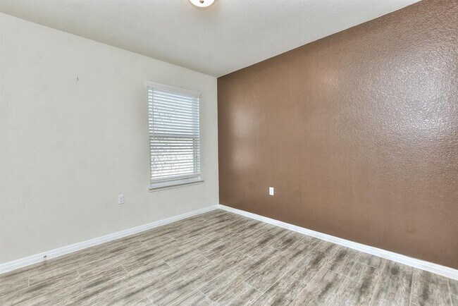 Building Photo - 220 Comal Ln