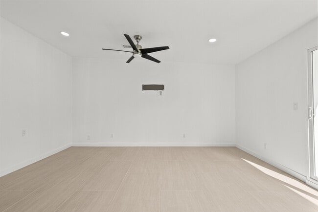 Building Photo - 10144 Gaviota Ave