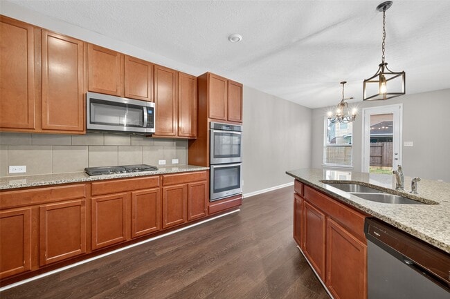 Building Photo - 25403 King Reyes St