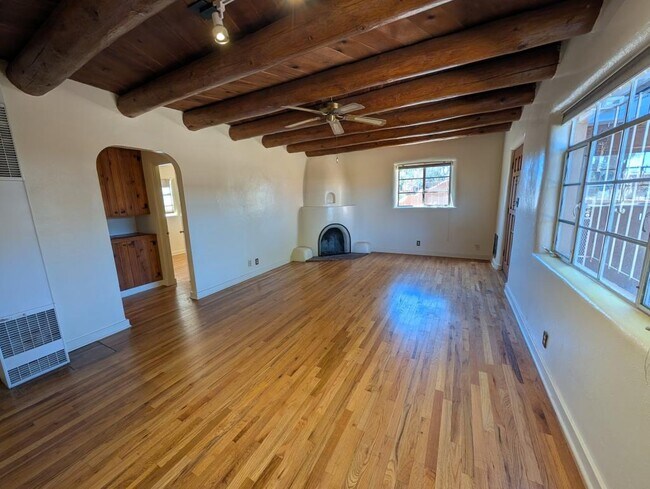 Building Photo - 8215 San Juan Rd NE