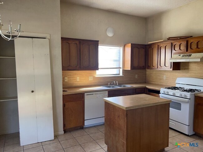 Building Photo - 4405 Greenlee Dr