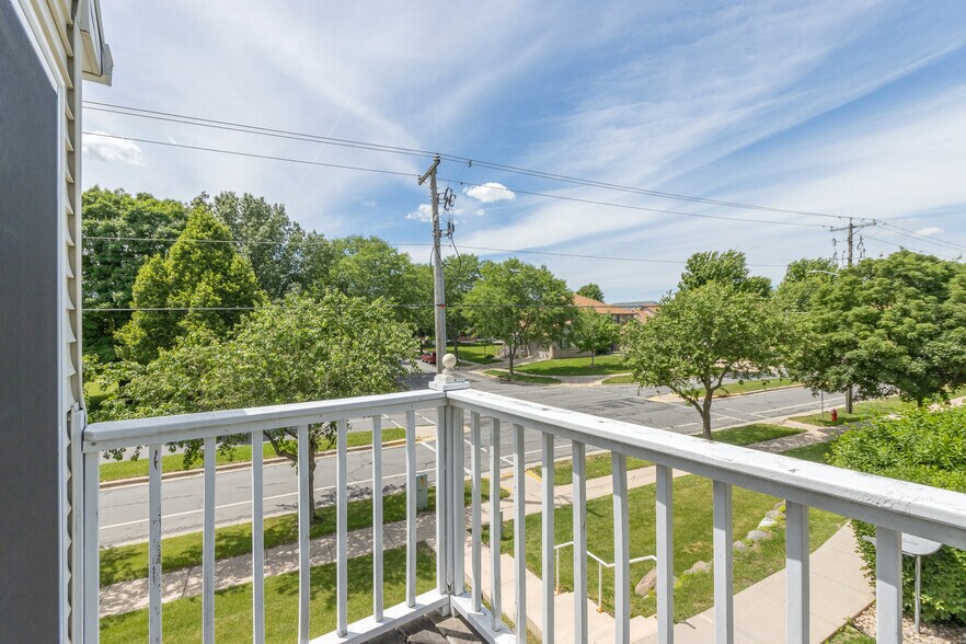 Building Photo - 3509 Maple Grove Dr