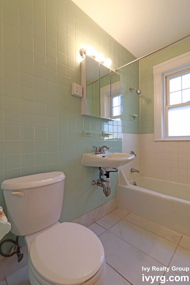 Building Photo - 394-396 Mt Auburn St