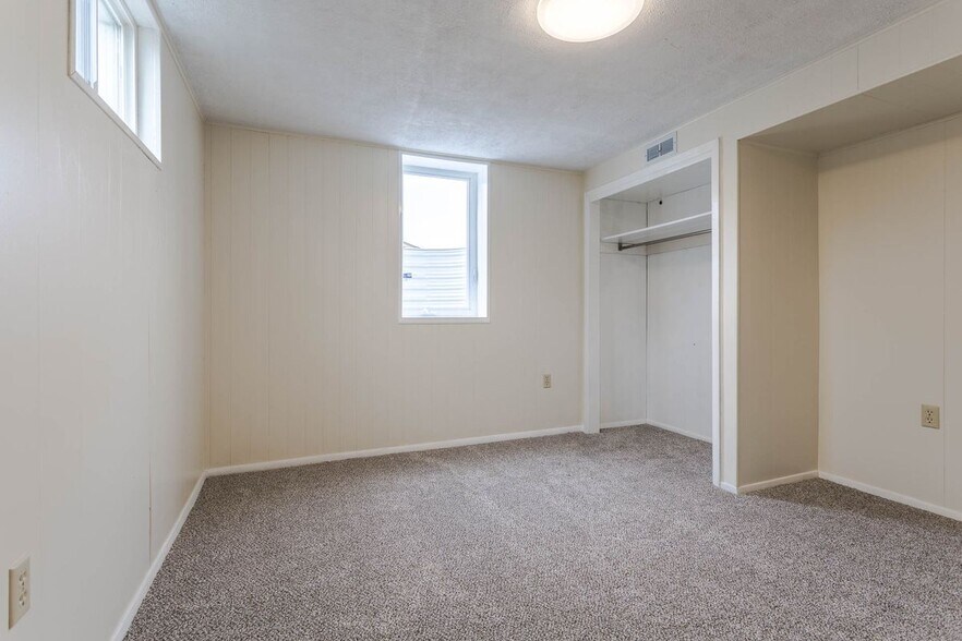 Building Photo - 755 Braun St