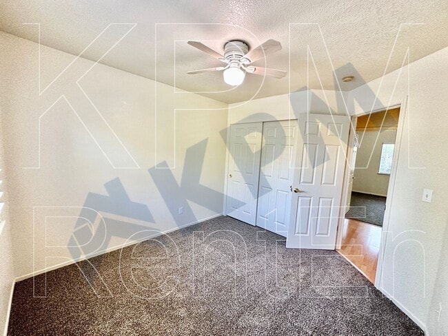 Building Photo - 3059 Carousel Cir