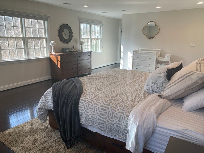 Building Photo - 3436A Holly Rd