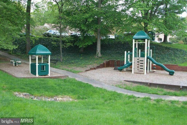 Building Photo - 5807 Cove Landing Rd
