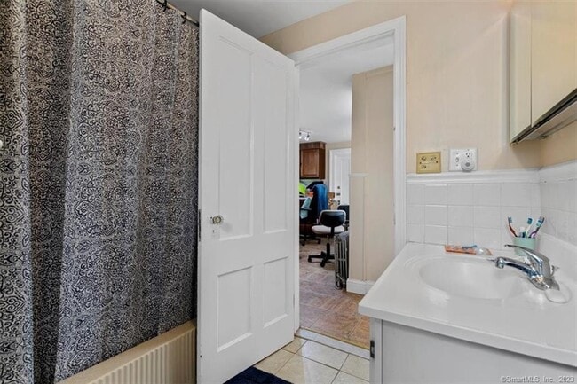 Building Photo - 300 Humphrey St