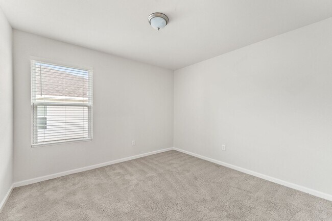 Building Photo - 630 Whispering Creek Ave