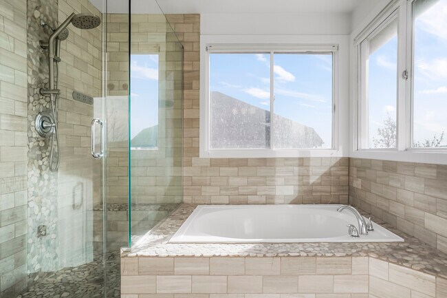 Building Photo - Robb Way