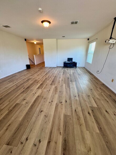 Building Photo - 13287 Fowler Dr