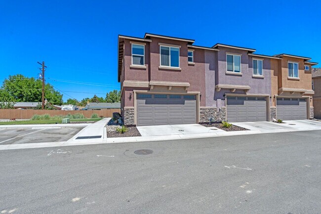 Building Photo - Welcome to this beautiful Carson City townhome available for rent