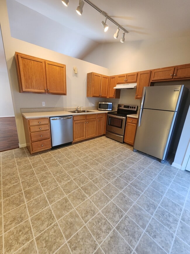 Building Photo - 5925 Bluestem Cir