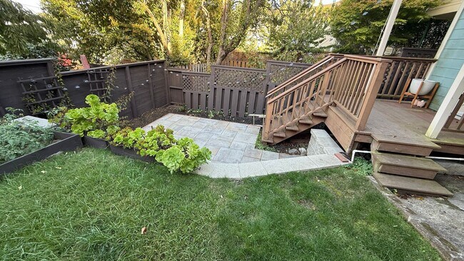 Building Photo - Epic REA - Rare Find Cozy and Update 2BR /...