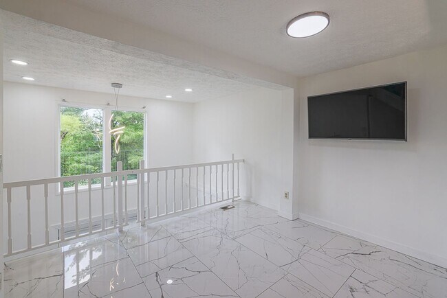 Building Photo - 9 Stillwood Cir